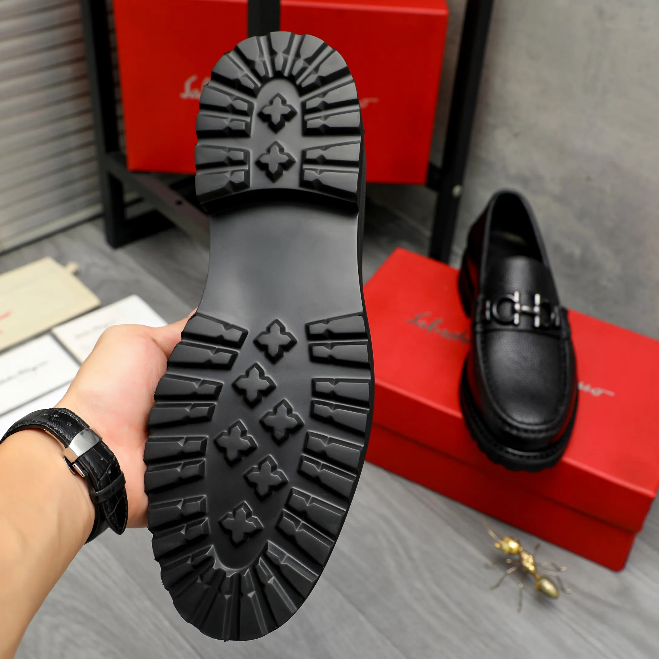 Men's shoes 💰442 Product trademark: Ferragamo "Ferragamo" business formal leather shoes Regular size: 38-46 (45.46 is custom-made and non-returnable) Product materials: Selected pebbled cowhide upper, cowhide lining, non-slip rubber outsole
